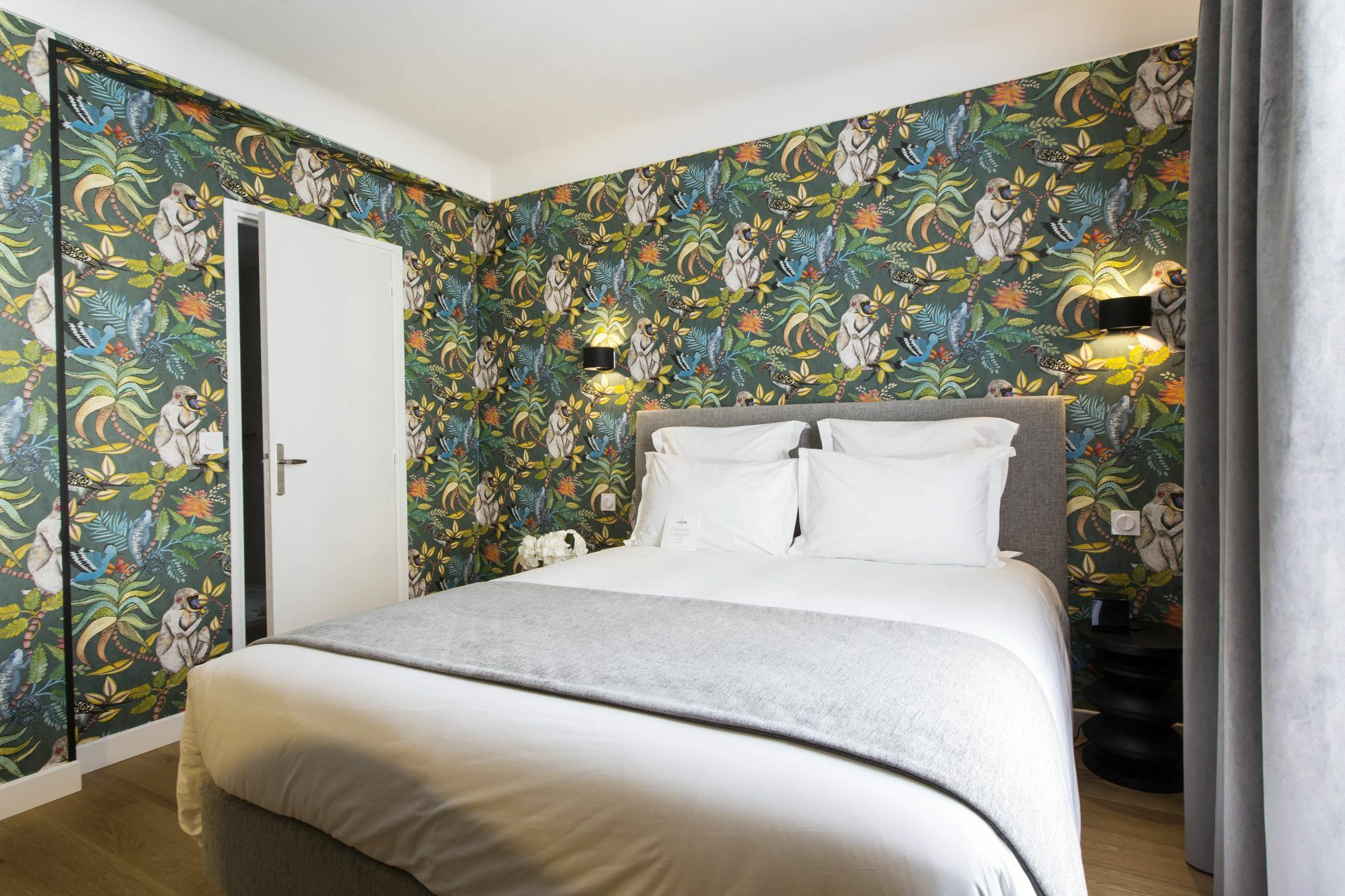 Mathis Elysees 4*